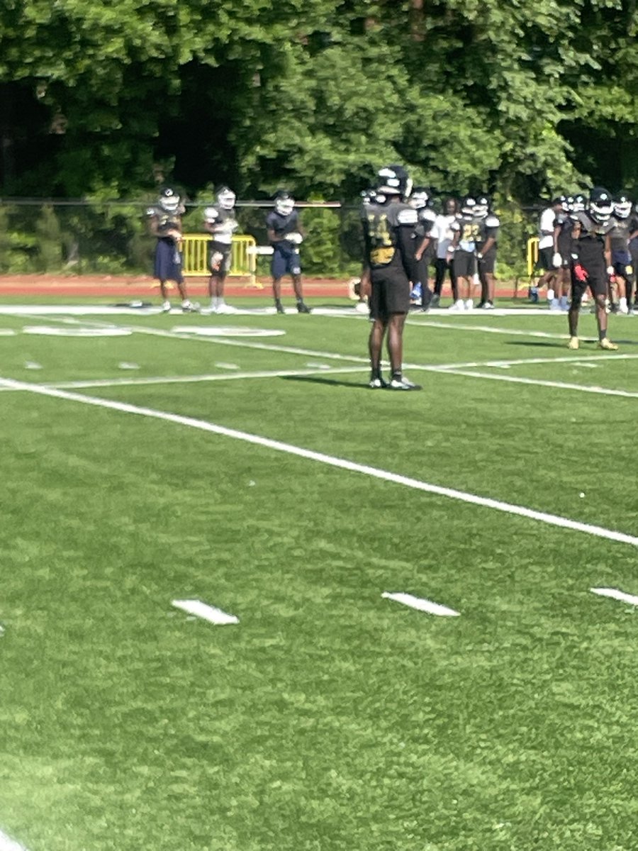 BigSkippin_75's tweet photo. Southwest Dekalb has a couple young ATHs that’s making a lot of noise this spring. 

Myson Perry is a 2028 ATH that has gotten the attention of a lot of schools. Mostly because of his height(6’0) and long arms, but the film speaks for itself as well. Perry, who ended the season with 6 INTs and 3 FFs, had offers from MTSU, FIU, and Charlotte. @Only4mp 

Marquise Ealey is a coaches favorite. A 2029 ATH who is also 6’0, has made a case as one of the best ATHs in the country. Holds offers from MTSU and WMU. @tru_chasedown