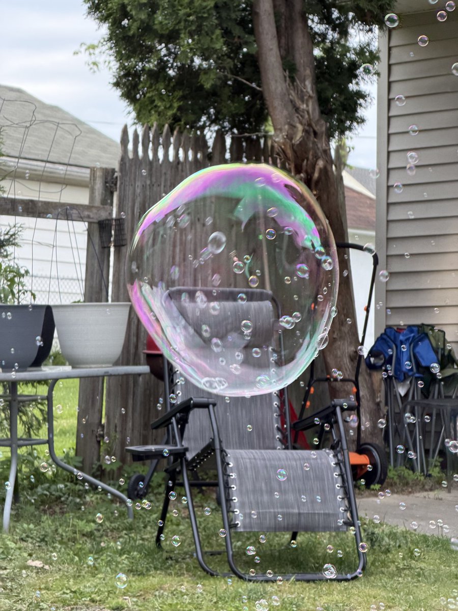 Songbirdableguy's tweet photo. Multiplex nested bubble 

Bubbles insides a bubble https://t.co/0hTIZduV3g