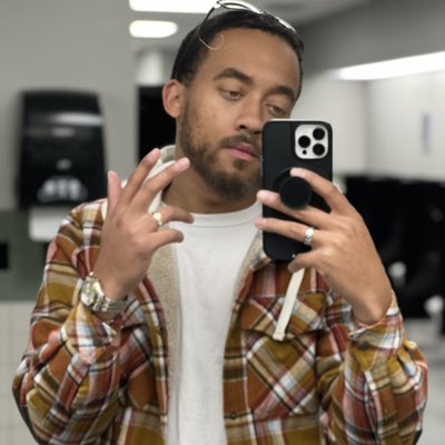 FleezyTV tweet media
