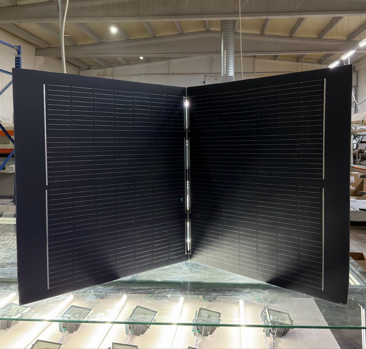 TeknikSolar's tweet photo. Türkiye’de solar panel üretiminde fark oluşturduk.
Şimdi sıra katlanır panel teknolojilerinde.
Yakında bu alanda da ilklerden biri olacağız. https://t.co/uZXu6rkJan