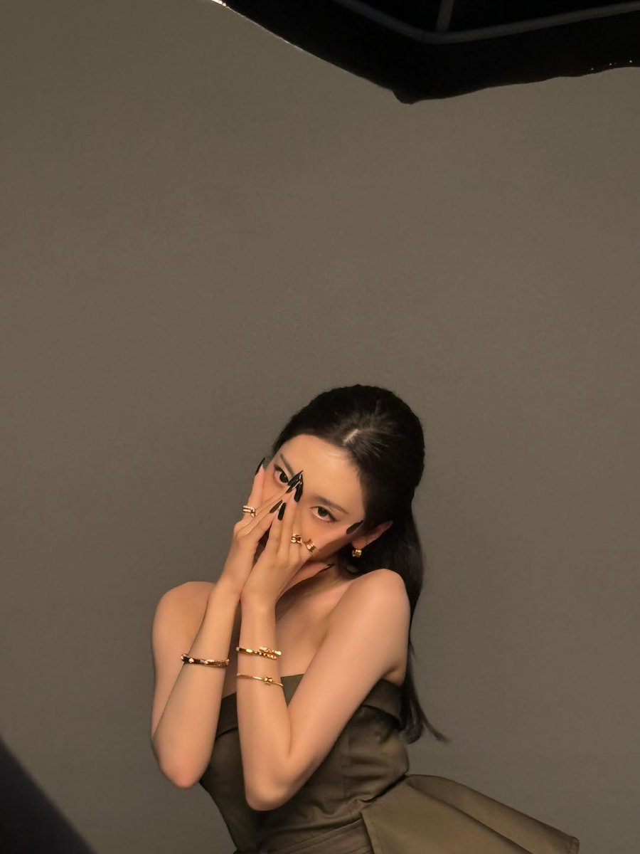 ningning pics tweet media