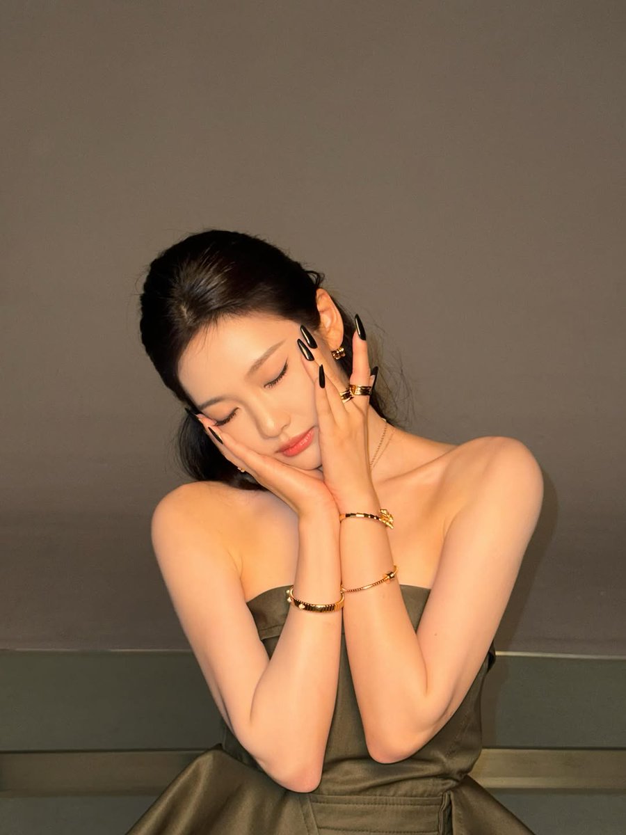 ningning pics tweet media