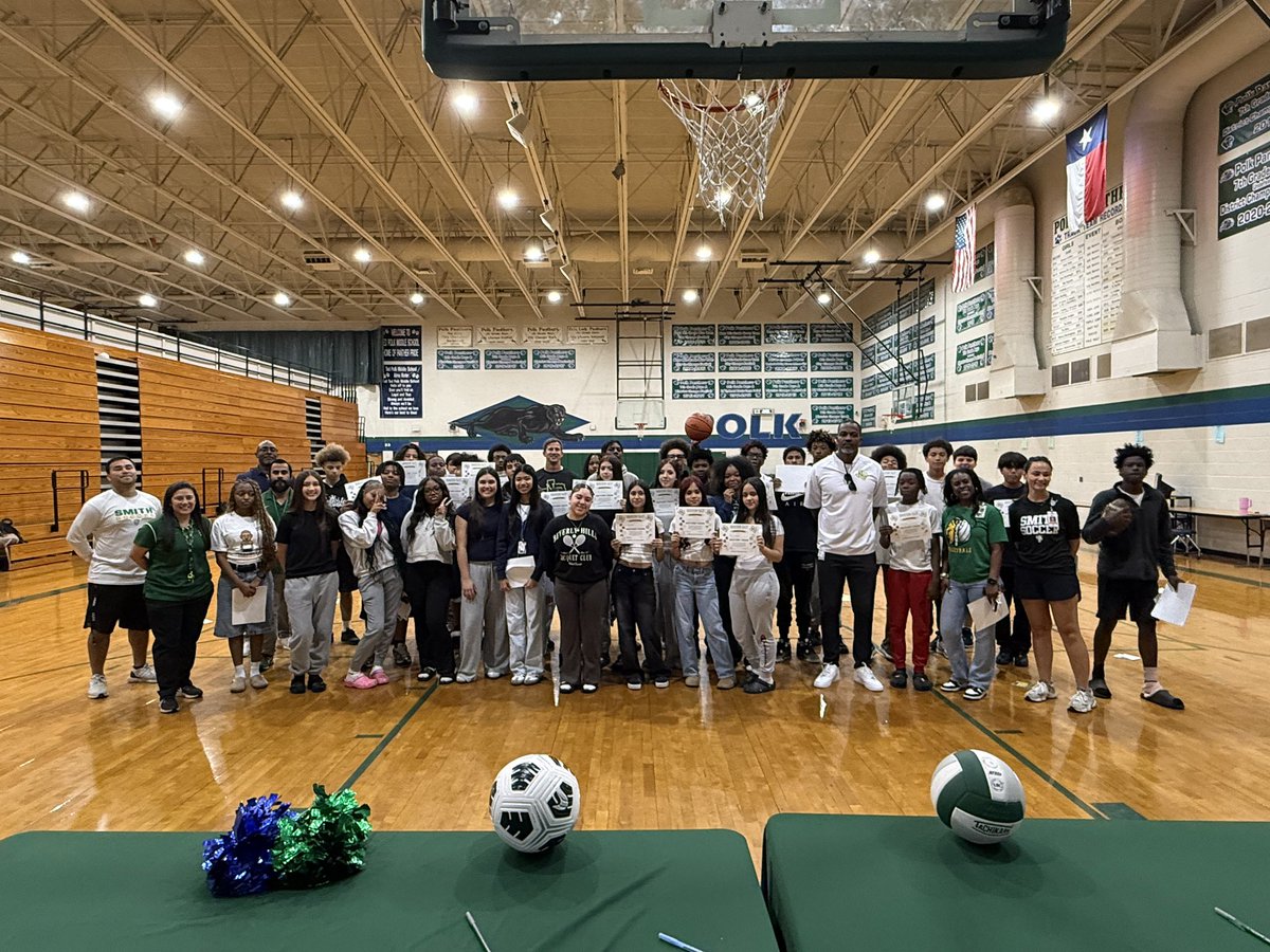 CoachHouston32's tweet photo. Future Trojans from @PolkMSAthletics put  📝 today! 🟢🟡#TTP #ProtectTheLand https://t.co/YQbr591TpR