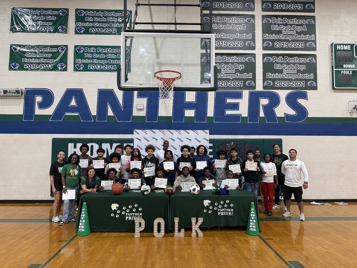 CoachHouston32's tweet photo. Future Trojans from @PolkMSAthletics put  📝 today! 🟢🟡#TTP #ProtectTheLand https://t.co/YQbr591TpR