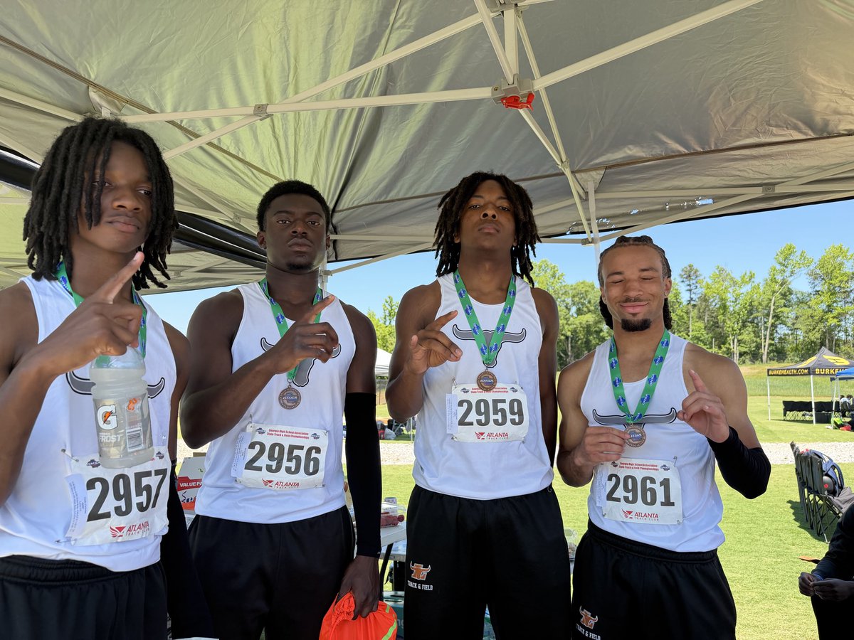 TrackHs's tweet photo. 4x200M Relay running away w medals https://t.co/9JapEqScZk