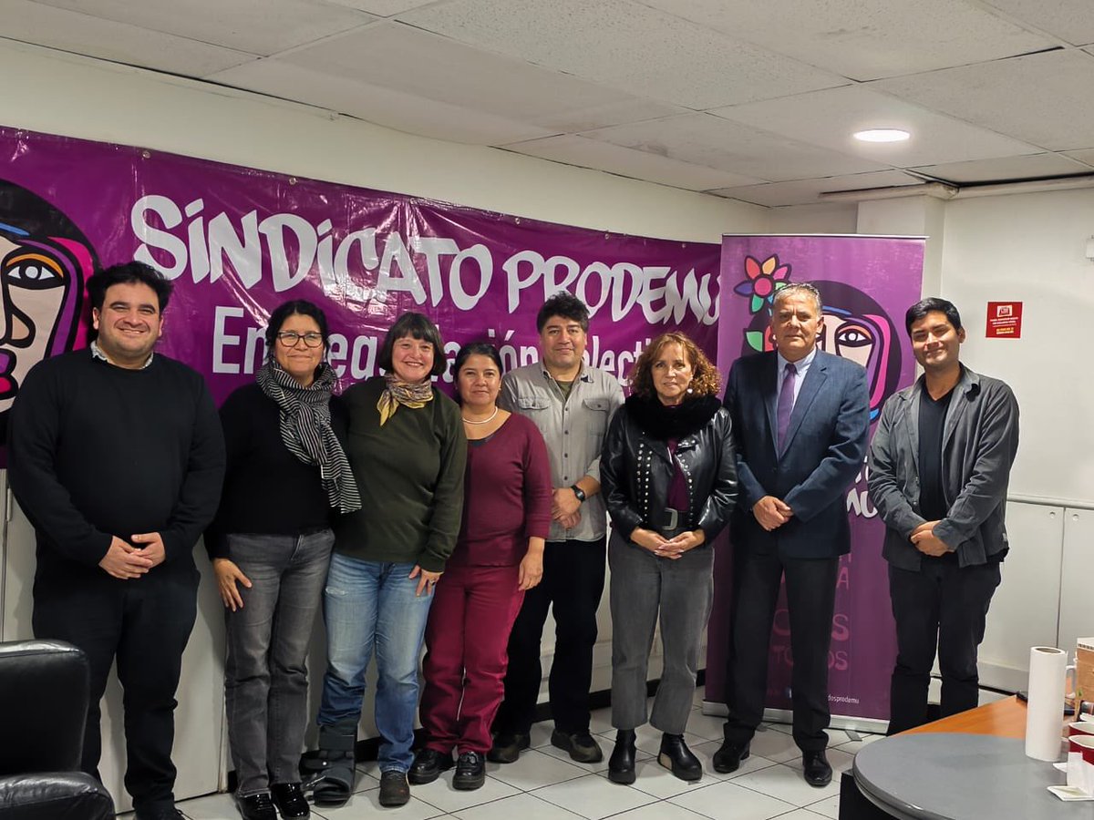 Fenfummeg's tweet photo. Hoy sostuvimos una reunión de nuestra Federación del Ministerio de la Mujer la Equidad de Género para planificar el trabajo en conjunto de nuestras organizaciones sindicales; @anfummeg @MinMujeryEG @ANFUSEM @SernamEGChile y @SindicatProdemu @PRODEMU 

@anefchile @Cutchile https://t.co/dTvzqkM1Ht
