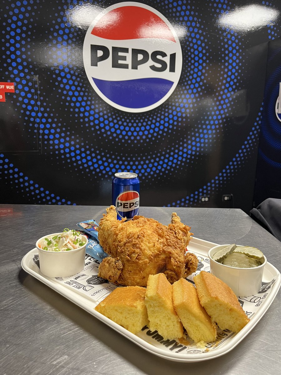 ballarenadenver's tweet photo. Who’s ready for crispy fried chicken, cornbread &amp; all the comfort food favorites? 🍗😋
Pepsi Test Kitchen is serving up bold bites for the playoffs!

📍 Pepsi Test Kitchen
🏒 Available throughout the playoff run

@pepsi #FoodDeservesPepsi https://t.co/NxsrQ1QMiH