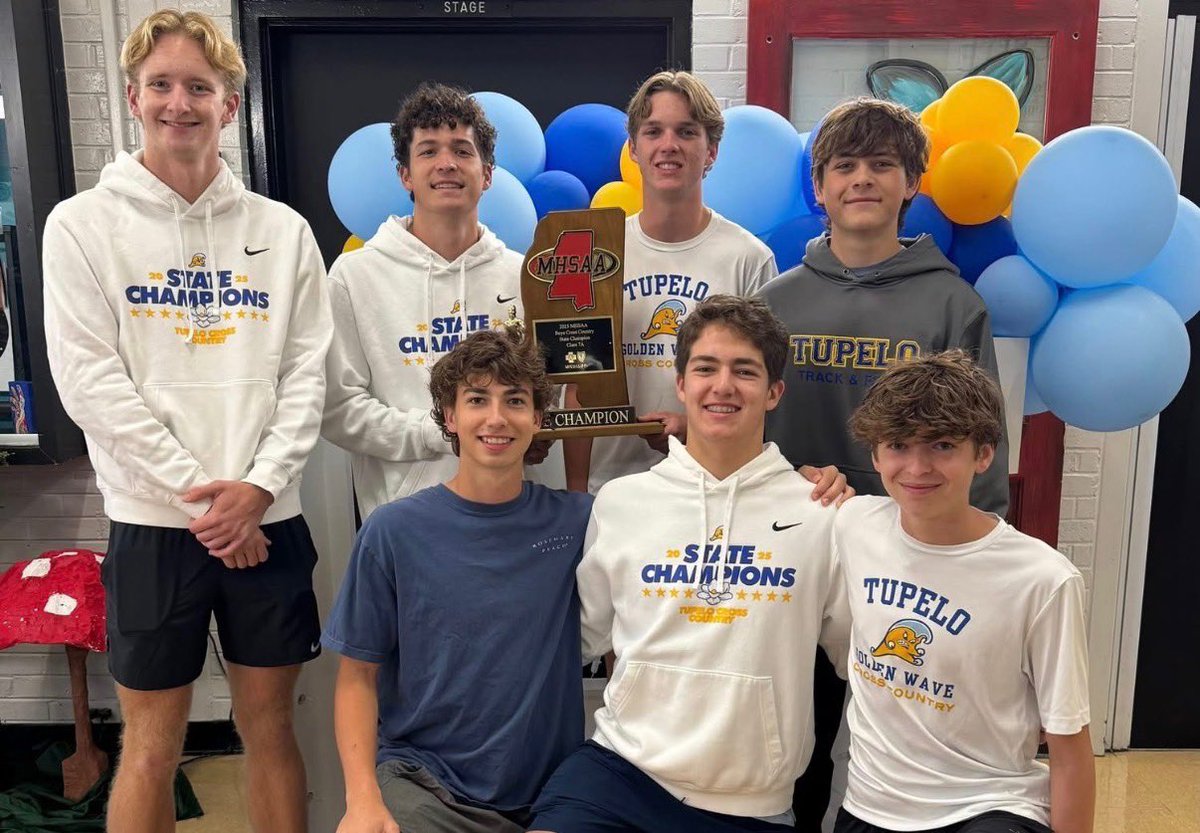XCTupelo's tweet photo. Thank you @ThomasStTPSD for inviting the THS Boys XC Team to Hi-5 Friday! We had a blast! #GoWave #RunningWave https://t.co/pj0KJw19nF
