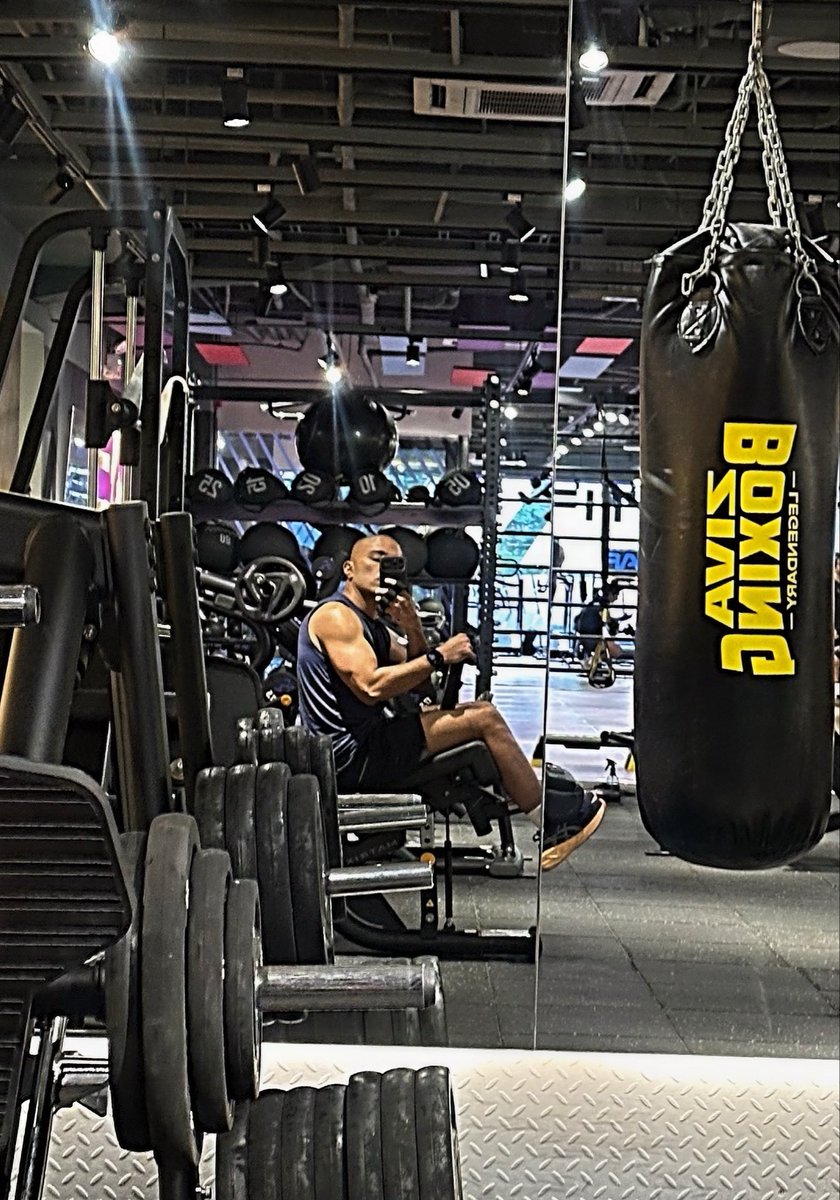 iggyballs's tweet photo. Flexing a little harder today. 💪 https://t.co/oL4cSiVZ2O
