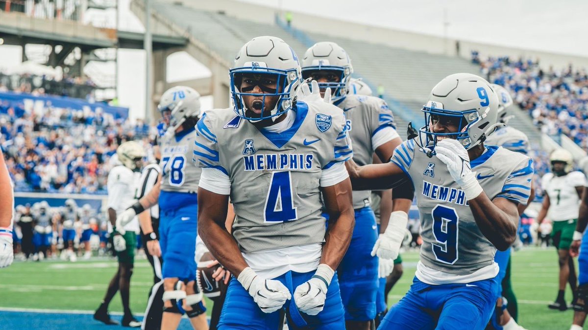 NolanBlackwell_'s tweet photo. Honored to receive an offer from Memphis. Appreciate Coach @davidweeks34 for stopping by and watching me practice today! https://t.co/fKVrXpxXgy