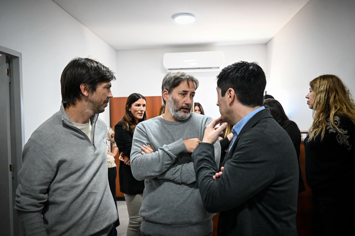 pulsoba's tweet photo. https://t.co/cy6mktjxBo

Nardini y Thea inauguraron la nueva sede del Tribunal de Cuentas en Los Polvorines
El intendente de @munimalvinas  y el presidente del HTC, inauguraron las nuevas oficinas que funcionarán en el Centro Cívico de Los Polvorines https://t.co/wsUbKX6VQA