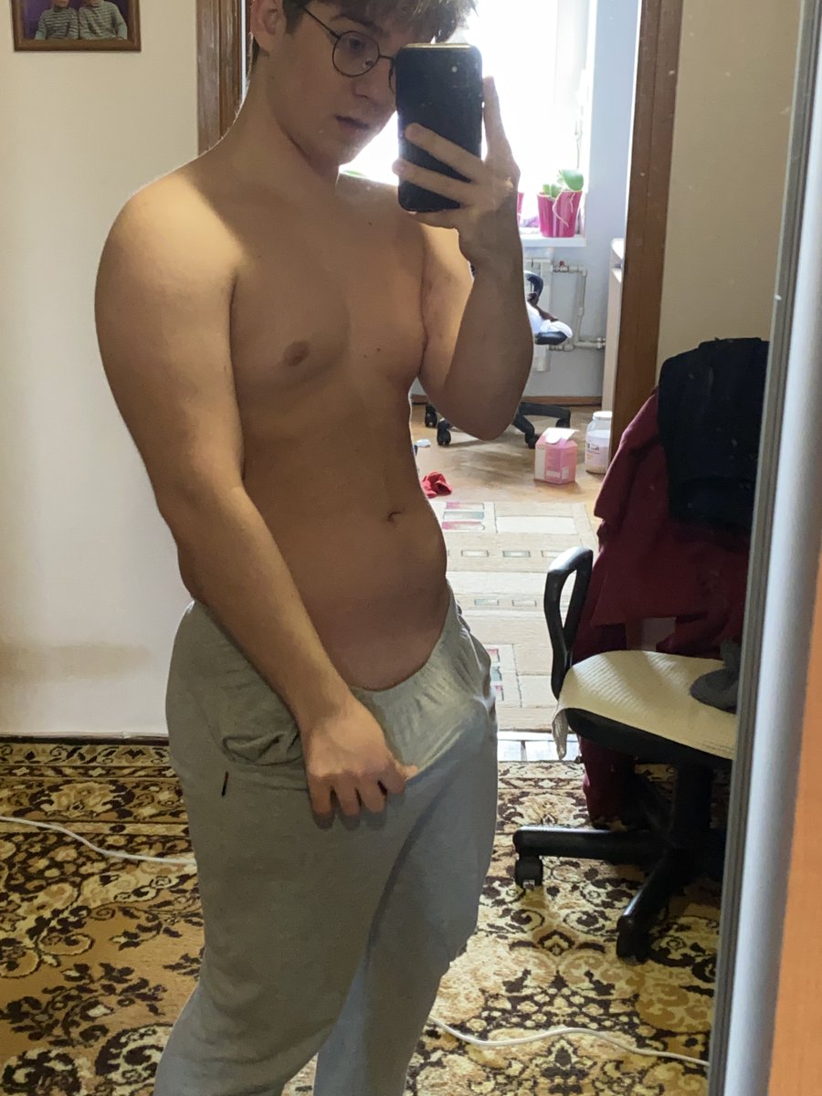danieltwink_'s tweet photo. Selfie got a little distracting https://t.co/NRlKXXmF3V