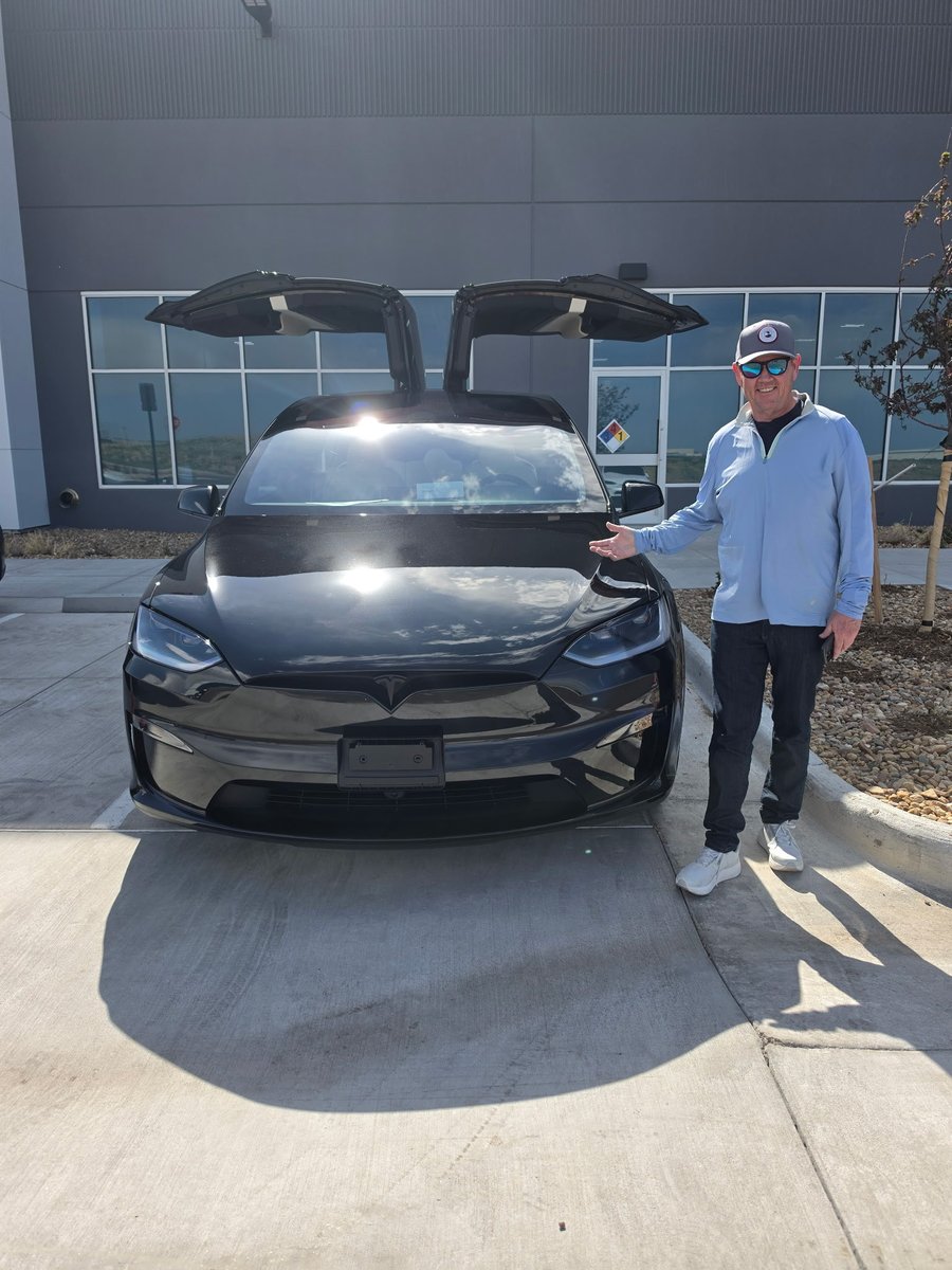 robrien123's tweet photo. Snagged the very LAST  Model X in the lower 48 — and it’s my very first Tesla. Feels like the perfect way to start. Thank you, Elon. 🚀@elonmusk @Tesla https://t.co/BxBF8AkbxG