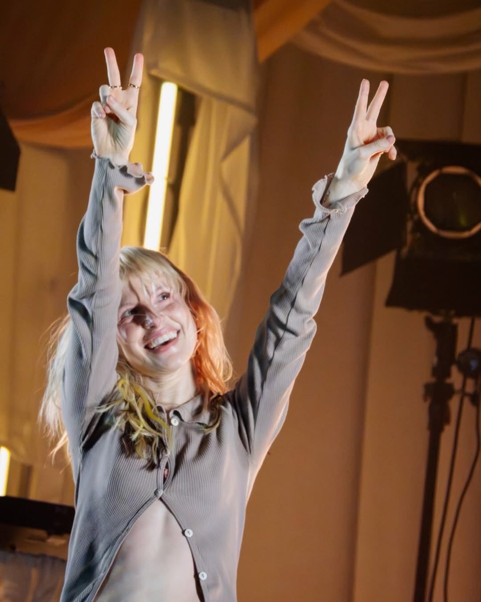 andrea from paramore🖤 tweet media