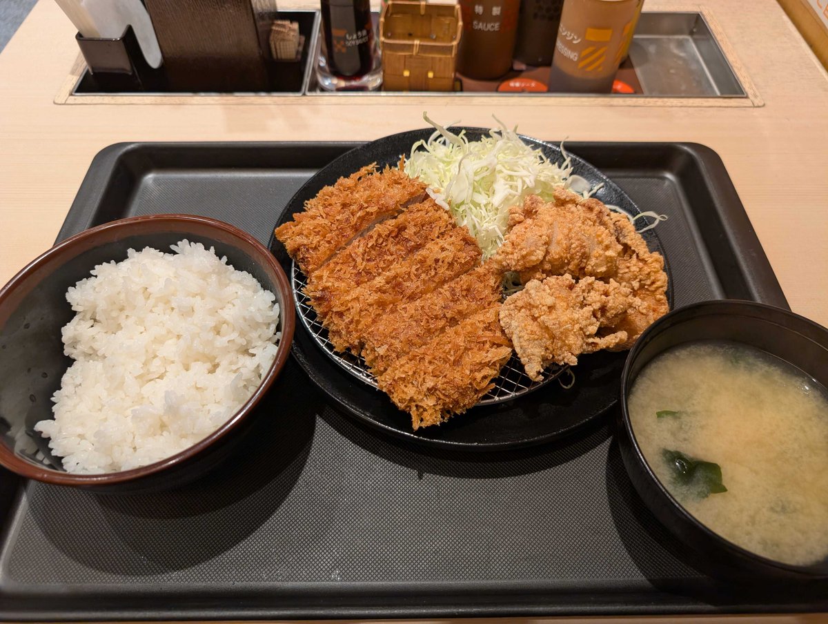 igjit's tweet photo. クーポンに釣られて朝から豚かつと唐揚げを食べてしまった。
満腹なので帰って二度寝します。 https://t.co/kNhrXFhntl