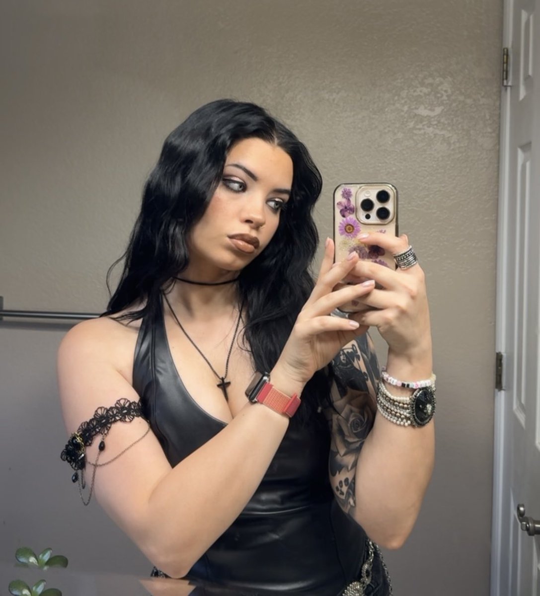QueenReafer tweet media