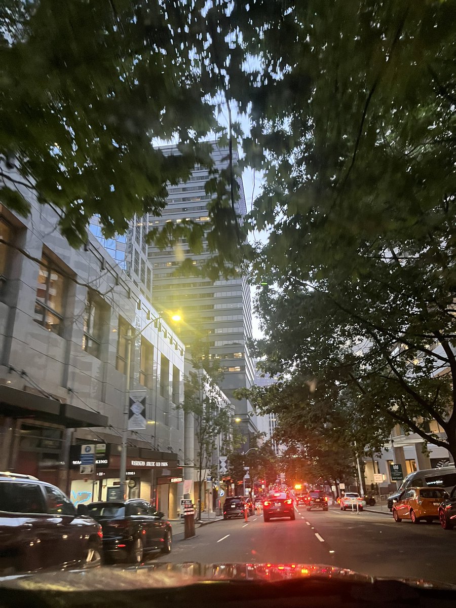 Mdx_zb's tweet photo. Seattle is such a unique city. https://t.co/qCMvvbT3Or