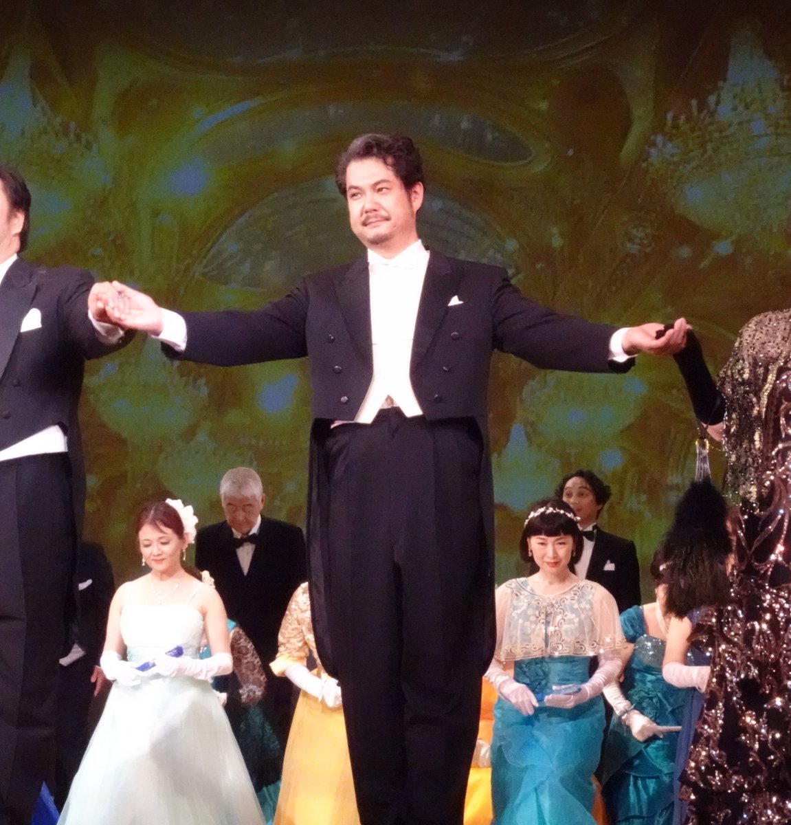 Shevaibra's tweet photo. @washikodesu @kazuakisawasaki @75duvN98QM64375 @takayanyoshiyan @maikopera 指揮：澤村杏太朗　大沼徹　鷲尾麻衣　澤﨑一了　宮地江奈　#大田区チャールダーシュの女王　Photo: ©Shevaibra, courtesy of MIYAKOJI OPERA and the artists https://t.co/xLa1uiv2BQ