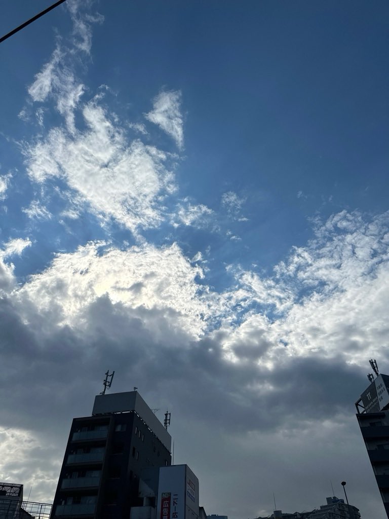 taka_aki's tweet photo. 積乱雲(Cb)を発見! ⛈️
「積乱雲(Cb)の観察」
#CloudWatcher #積乱雲 #雲観察 https://t.co/OJDNCWeq8p