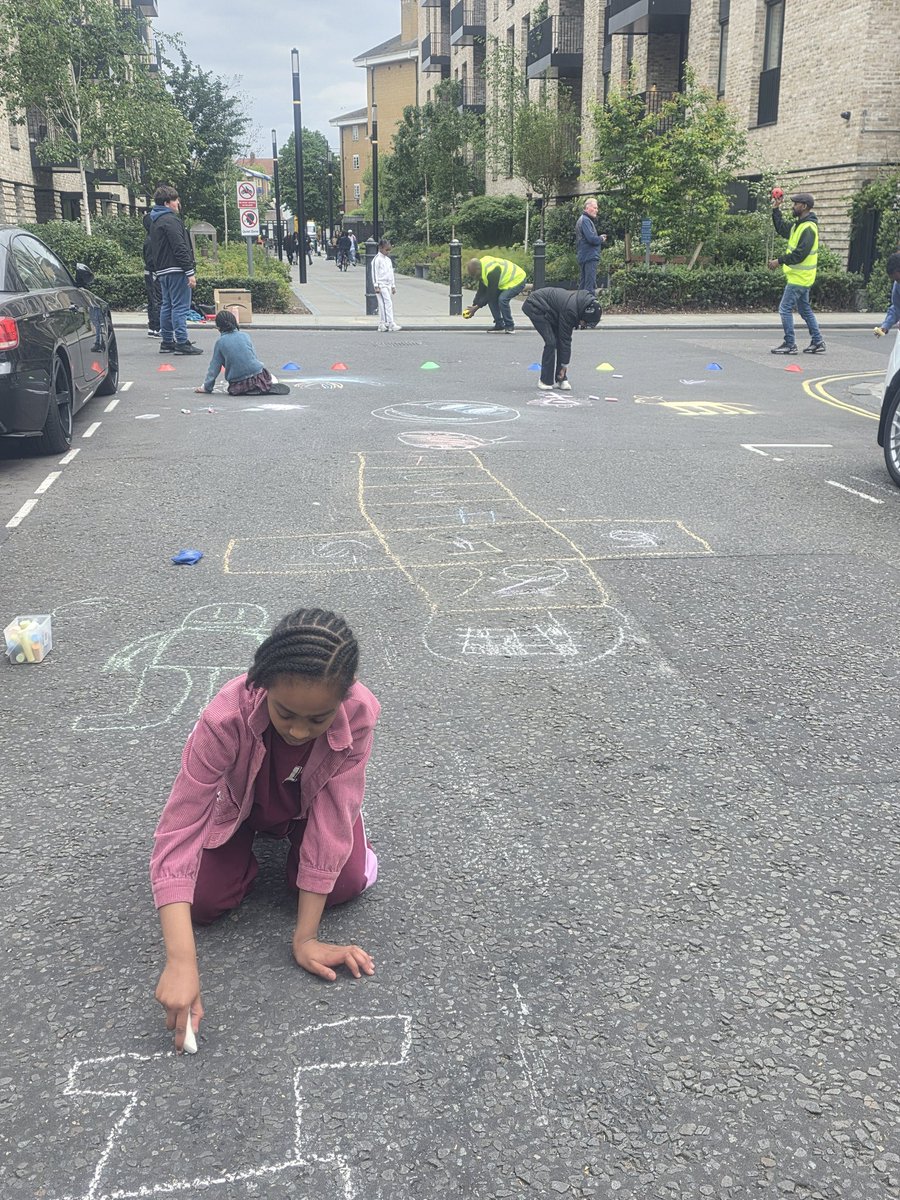 LearningClubCA's tweet photo. Street play activities create a fun environment where children can grow, learn and enjoy being active together ✨🎭🌟 https://t.co/yHikMGZZsa