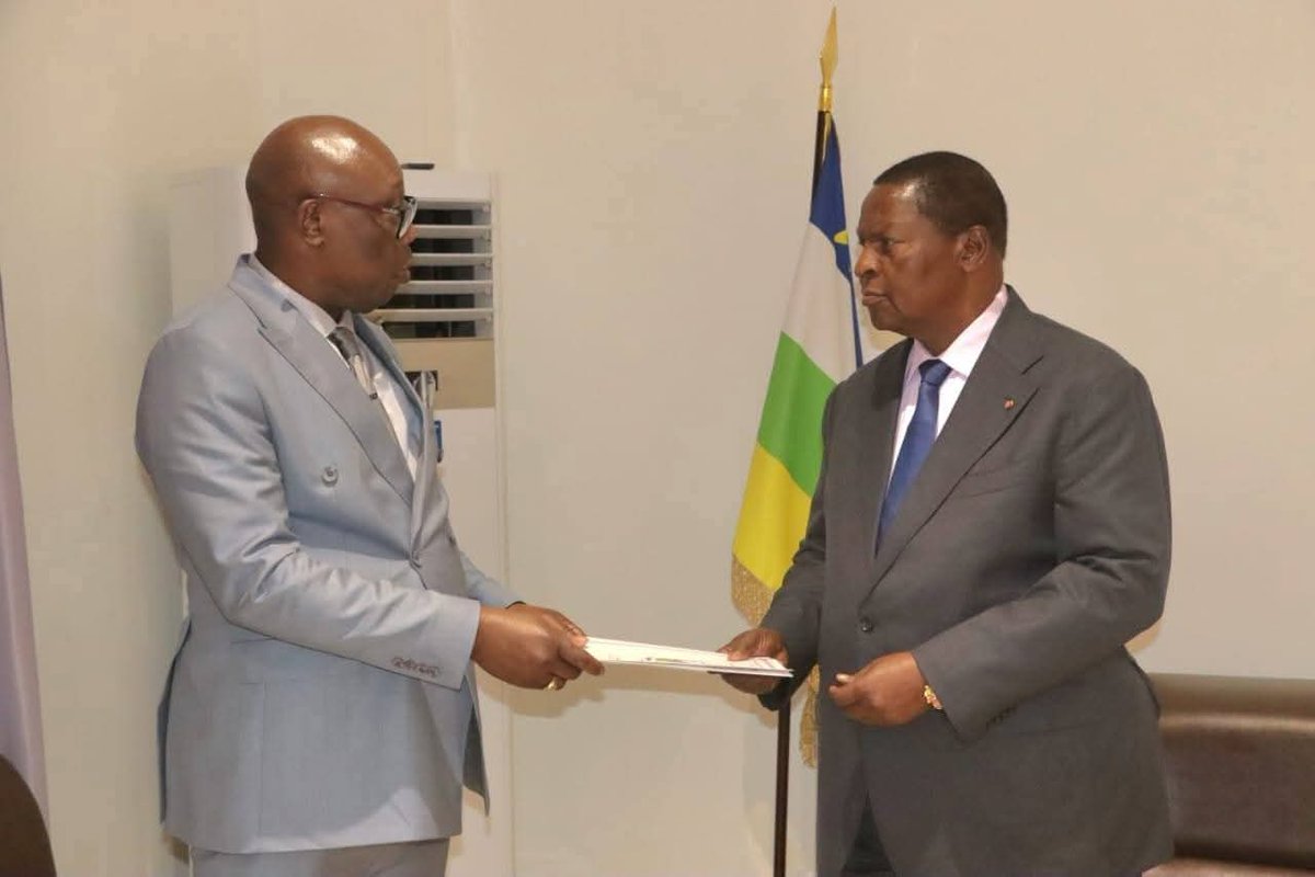 LANOCA7's tweet photo. #URGENT 

13 mai 2026 : Le Premier Ministre Centrafricain Félix Moloua, a remis sa démission au Président de la République, qui l'a approuvée.

Source  : La Renaissance https://t.co/on9B6d4Tei