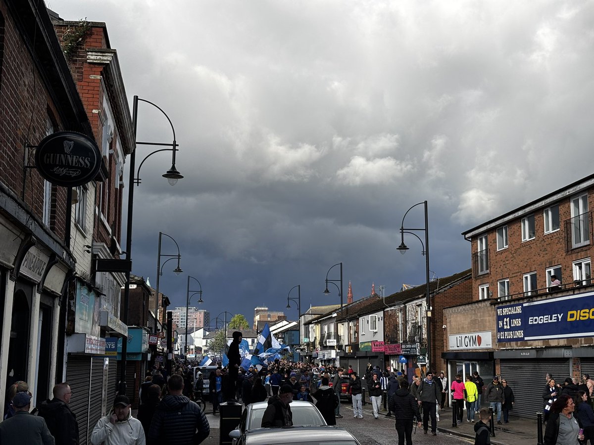 ianrobbo83's tweet photo. Up the “been fine all week, walked in the ground, saw the pitch nervous as hell now” Hatters
#StockportCounty https://t.co/X3OYsCwwJi