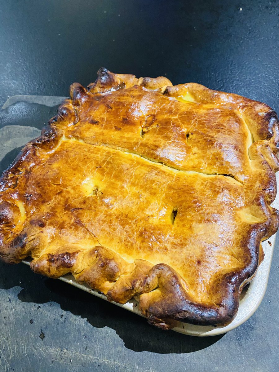 rossie7dj's tweet photo. Homemade Cornbeef hash 🥧 with garlic roasted broccoli and 🌶️ gravy 🥧 👌 https://t.co/w6AorjQSjI