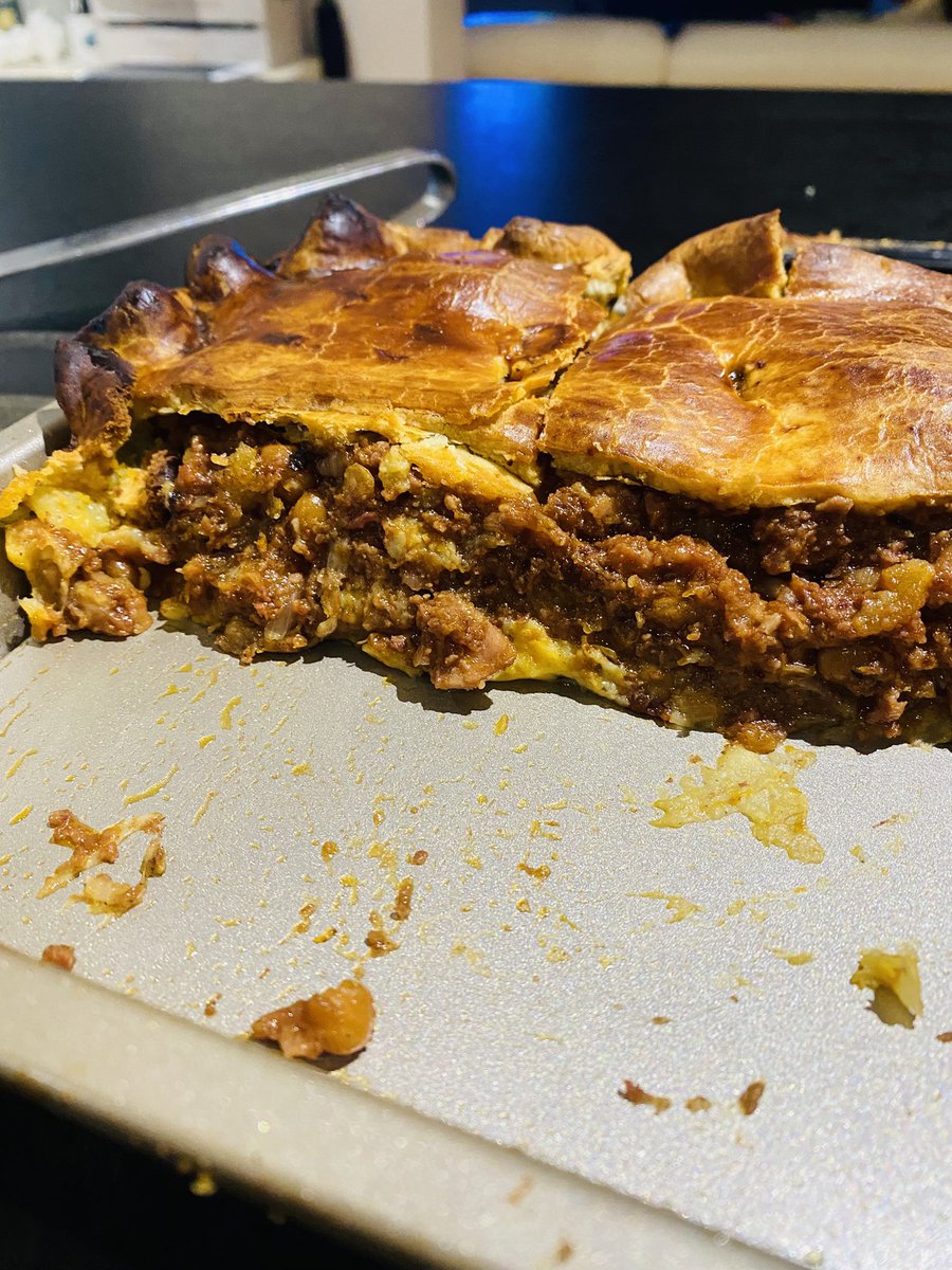 rossie7dj's tweet photo. Homemade Cornbeef hash 🥧 with garlic roasted broccoli and 🌶️ gravy 🥧 👌 https://t.co/w6AorjQSjI