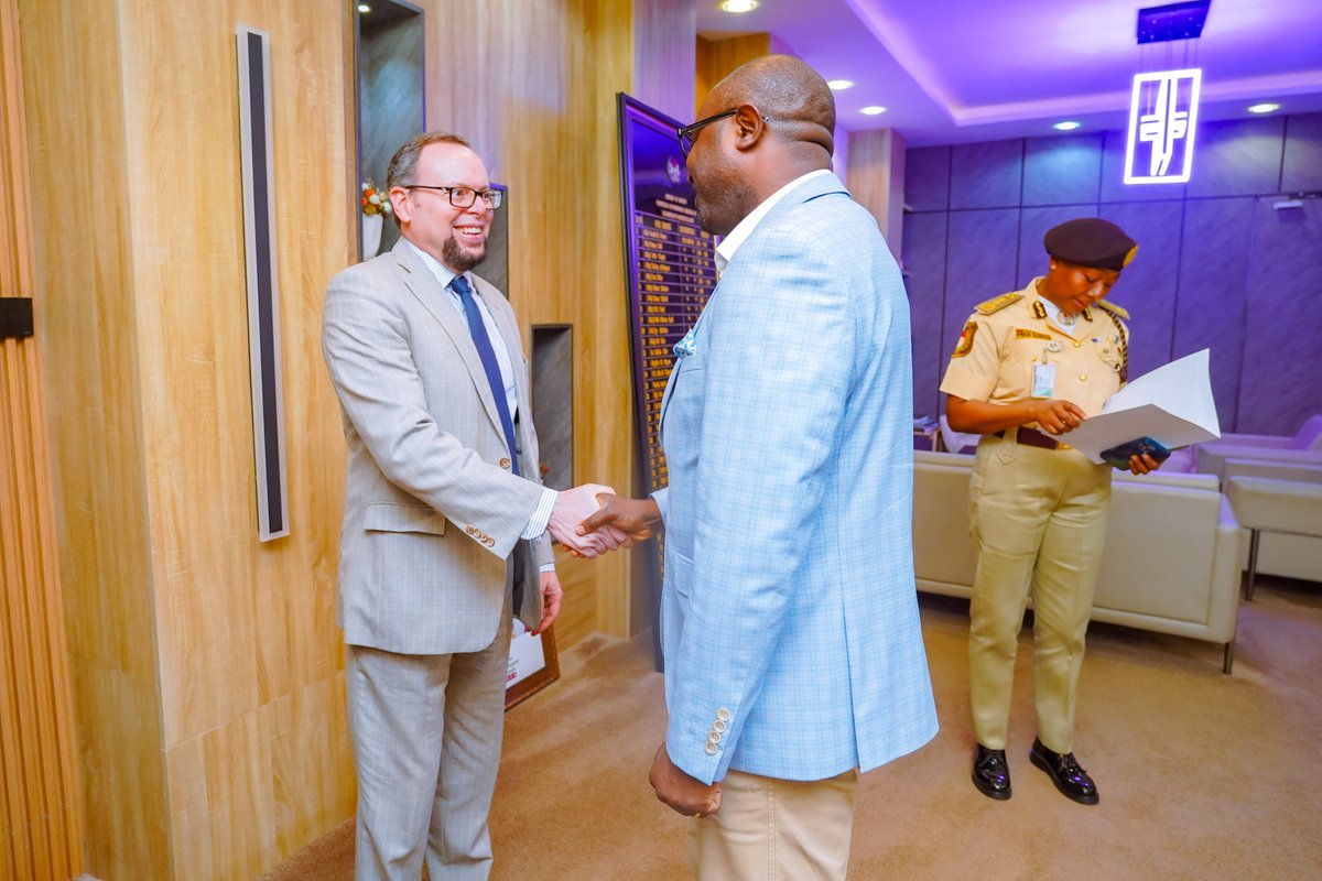 BTOofficial's tweet photo. Today, I received a delegation from the Embassy of the United States of America in Nigeria at my office. The delegation was led by Mr. Tim Smith, Chargé d’Affaires a.i., and included Ms. Pamela Hack, Country Consular Coordinator, and Ms. Jane Jensen, Consular Chief.

The roundtable discussion focused on strategies to consolidate the long-standing relationship between the Federal Republic of Nigeria and the United States of America. Deliberations also explored modalities for deepening bilateral collaboration across key areas of mutual interest, reaffirming both nations’ commitment to a strong strategic partnership.