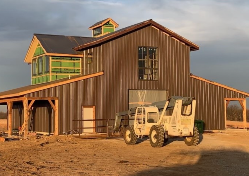 LucasMetalWorks's tweet photo. Bring together rustic charm and modern comfort with a custom barndominium. Designed for versatility, it’s a practical and stylish solution for living, working, and everything in between. Let’s get your project started. https://t.co/XkMKWGeH9y