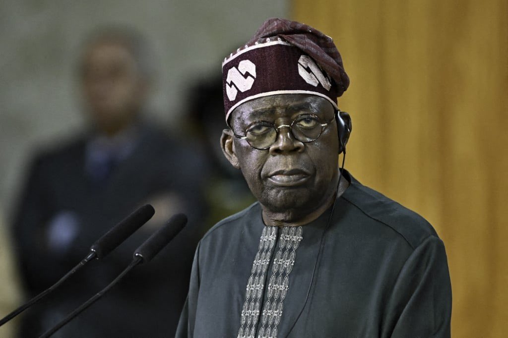onu_slim's tweet photo. Today, while I was driving, I caught myself thinking: with all the money this government has been spending, how do we even know it is actually going into what it was allocated for in the budget?

Then I saw this today.

For the first time in 15 years, the Tinubu administration has stopped publishing Quarterly Budget Implementation Reports. For three consecutive quarters. We have no report, accountability or explanation beyond bureaucratic noise.

The Fiscal Responsibility Act is explicit. Reports must be published within 30 days after each quarter ends. The Q1 2026 report was legally due April 30. It is May 13, and it does not exist.

Records on the Budget Office website go back to 2009 and stop at Q2 2024. Every administration, Yar’Adua, Jonathan, Buhari, published consistently regardless of how bad the numbers looked. Through recessions, oil crashes, COVID, and currency crises, they all published but until now.

Now listen: Nigeria is currently running three budgets simultaneously: the 2025 budget, parts of the 2024 supplementary budget, and uncompleted 2024 main budget items, all executing concurrently inside one fiscal year. Three budget cycles moving at once with zero public reporting on where any of it is going.

The 2025 budget was N54.99 trillion, nearly double the 2024 budget of N27.5 trillion, the largest in Nigerian history. The administration running the biggest budget Nigeria has ever seen is the first in 15 years to stop reporting how it is being spent.

The Fiscal Responsibility Commission, which is supposed to enforce compliance, is powerless. The Act contains 54 identified offences with not a single corresponding sanction. Mehn this is a law with no teeth. A watchdog that watches and writes letters nobody reads. Just like that yeye SERAP.

Tinubu stood before the National Assembly in December and said the greatest budget is not the one announced, but the one delivered. He promised transparency. But Nigerians are seeing shege.

Then his Budget Office stopped publishing the only document that proves whether any of that is true.

This country called Nigeria sef.