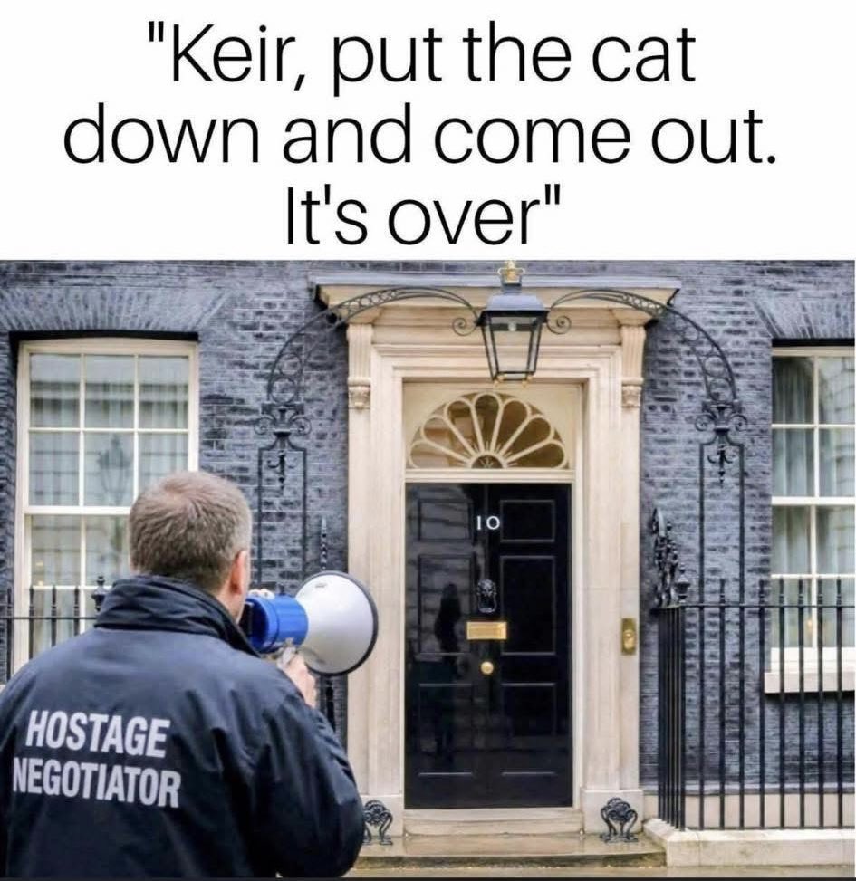 aquitainexox's tweet photo. @Keir_Starmer This is quickly descending into farce, is this a parody account? https://t.co/Eck2oXx4O5