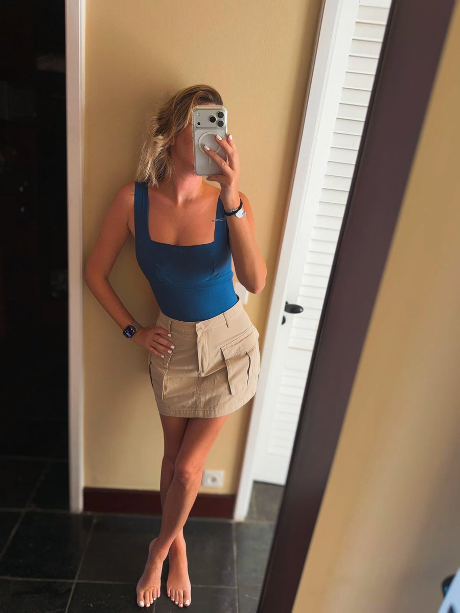 Diluvienne_'s tweet photo. En ce moment, tout est un peu plus compliqué.
Alors je poste des photos futiles. Peut-être pour imposer une direction à quelque chose en moi qui vacille.
Pour donner une ligne à mon subconscient quand le reste devient flou.
Ce n’est pas de l’ego. C’est parfois une manière de tenir debout.