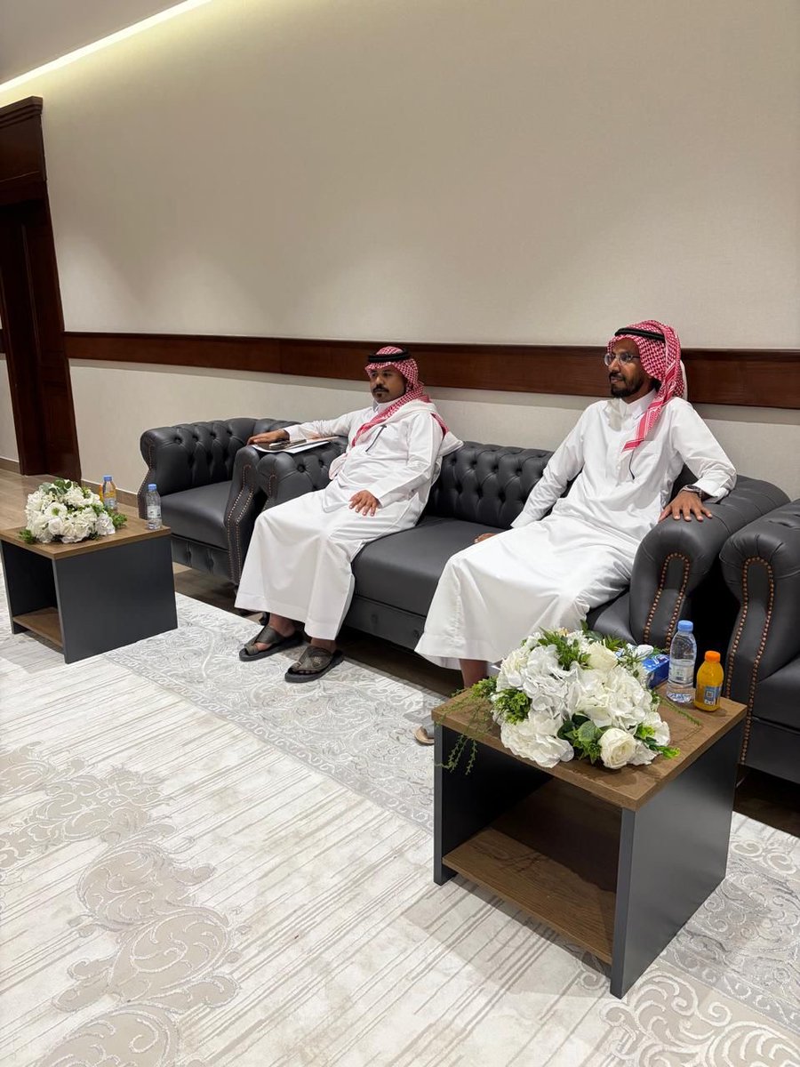 alyes_gov2030's tweet photo. التقى سعادة محافظ العيص الأمين العام لوقف الأميره صيته بنت عبدالعزيز أ. خالد زهران بحضور نائب رئيس جمعية تحفيظ القرآن بالعيص أ. احمد العنيني والمدير التنفيذي للجمعية أ. خالد الجهني وذلك للاطلاع على احتياجات الجمعية وبحث سبل الدعم وتعزيز الشراكة المجتمعية بما يخدم التنمية المحلية. https://t.co/5r4rSs7vp7