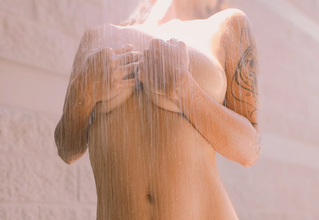 Mon_martinez01's tweet photo. "Quiero un shot de tus besos pa' poder recordar las malas decisiones y las que vamo' a tomar lo que pase entre nosotros ninguno lo va a hablar" 😍. Quieres verlas? Únete a mi canal de telegram 😈 #MiercolesDeMorboYProvocación #telegramVIP https://t.co/pXzp0I4dYL