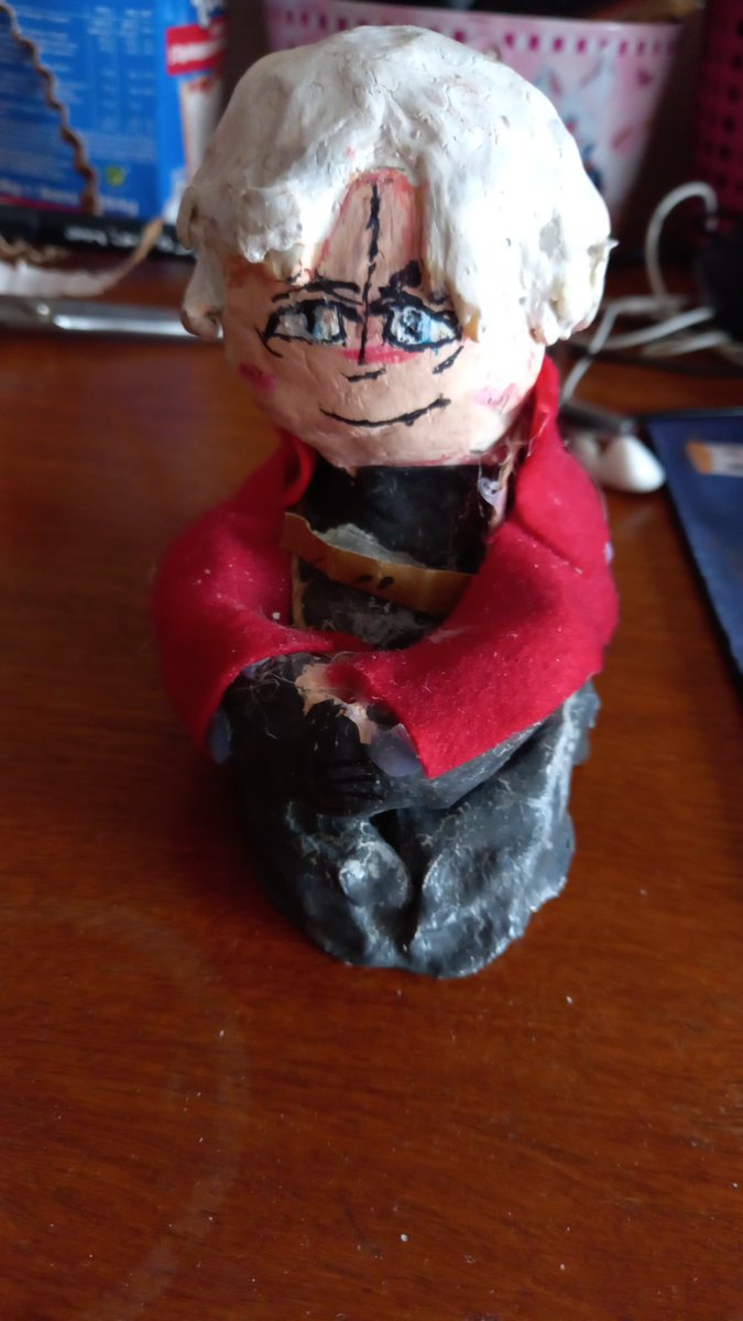 RedGraveMerc's tweet photo. // I made a Dante at my last year of school (at 2025) pretty good to be the first time i ever did a hand made thing like this I guess https://t.co/79QurWDhww