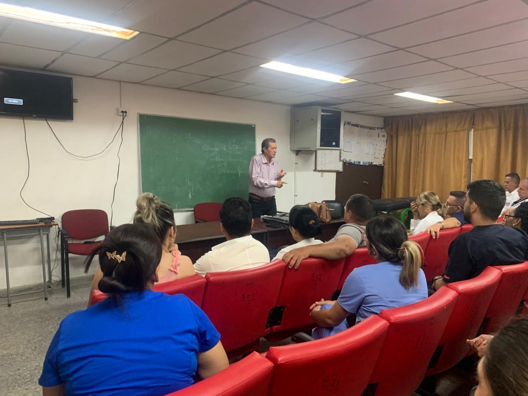AbelHospital's tweet photo. La actualización de temas de Ginecología, entre ellos el cáncer ginecológico, fue uno de los puntos más relevantes en el encuentro realizado, donde especialistas compartieron experiencias y conocimientos para fortalecer la atención a las pacientes. #CubaPorLaVida https://t.co/ZEWVuJn631