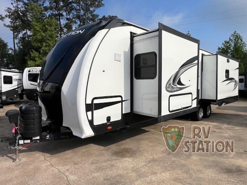 ClevelandRvs's tweet photo. Travel in style without sacrificing comfort 🌄 It’s easy to see why the 2022 Grand Design Reflection is a favorite among RVers.

Check it out! ➡️ https://t.co/c6b8bgcfiQ

#RVDealer #GrandDesignRV #CampingLife #RVAdventure #ExploreMore https://t.co/YAI9cCWyyi