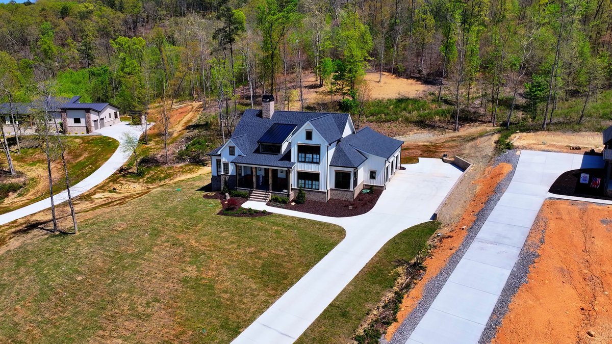 rivergorgeranch's tweet photo. These Tennessee mountain homes are going to age like fine wine! https://t.co/25CAtKFjOa