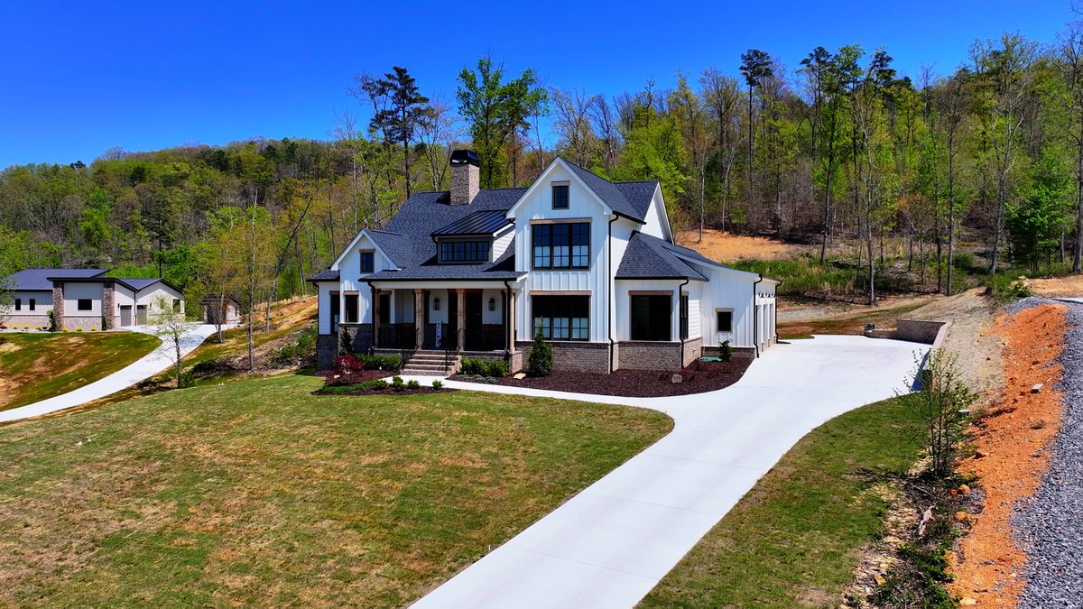 rivergorgeranch's tweet photo. These Tennessee mountain homes are going to age like fine wine! https://t.co/25CAtKFjOa