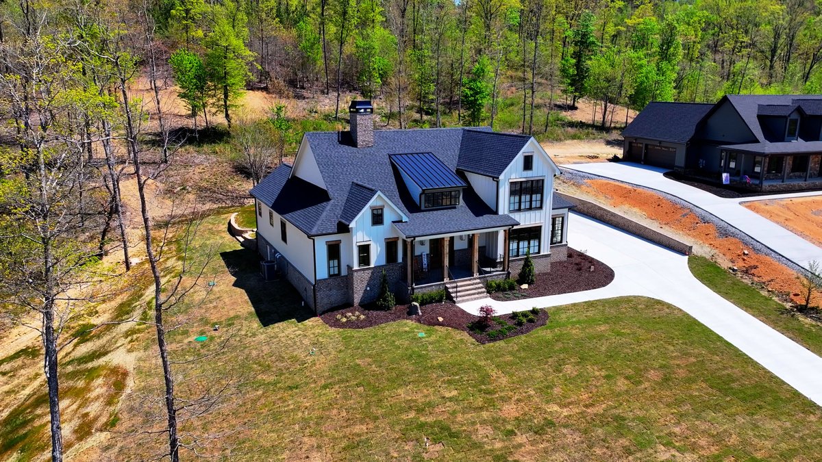 rivergorgeranch's tweet photo. These Tennessee mountain homes are going to age like fine wine! https://t.co/25CAtKFjOa