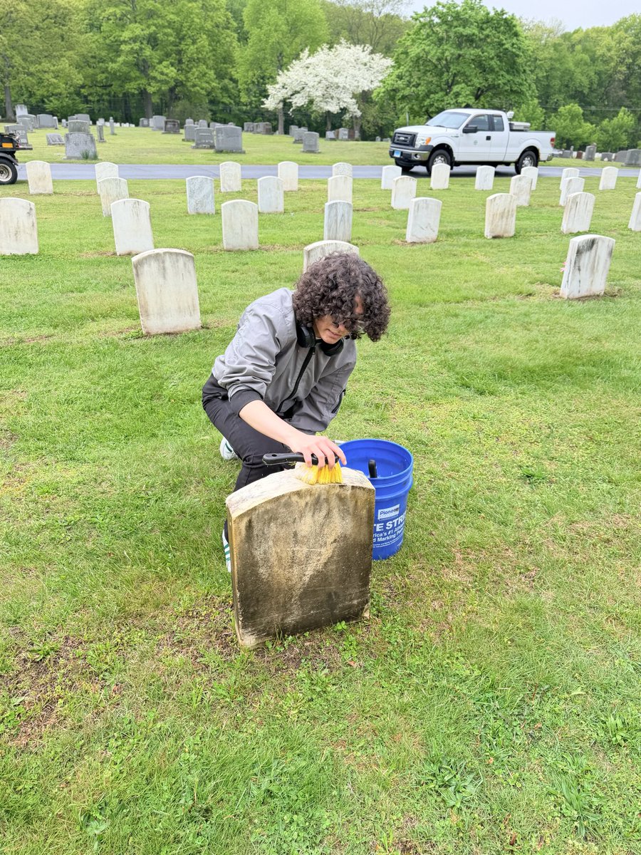 SynergyHS's tweet photo. Amazing work done by Team Synergy during our annual Community Service Day! Synergy students visited Hillside Cemetery cleaning headstones of EH Veterans, volunteered at Foodshare in Wallingford, supported EH elementary schools, CT State Manchester, and cleaned our building. https://t.co/pHI36g0BuB