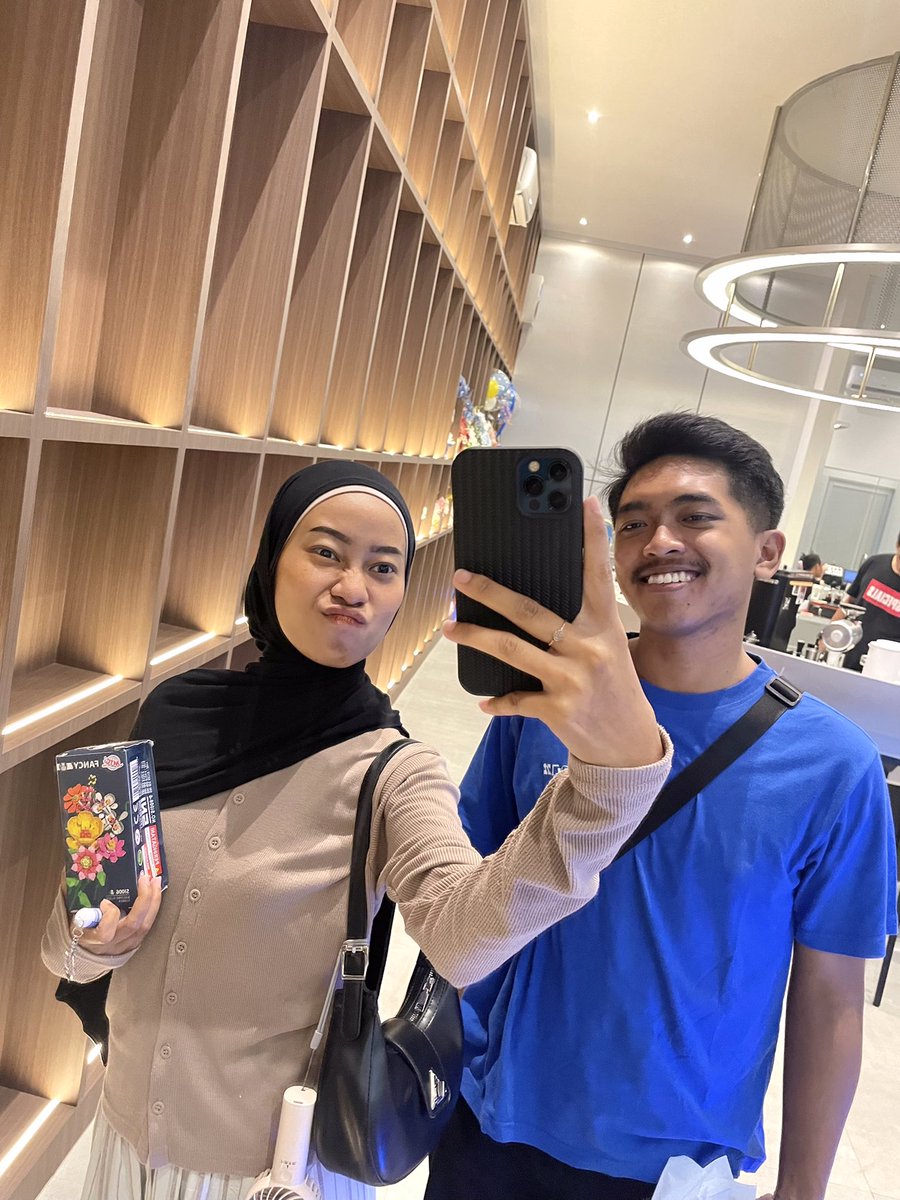 nar4cetamol's tweet photo. kelupaan up aprillllll🌹 https://t.co/2aUYQJS2Ze