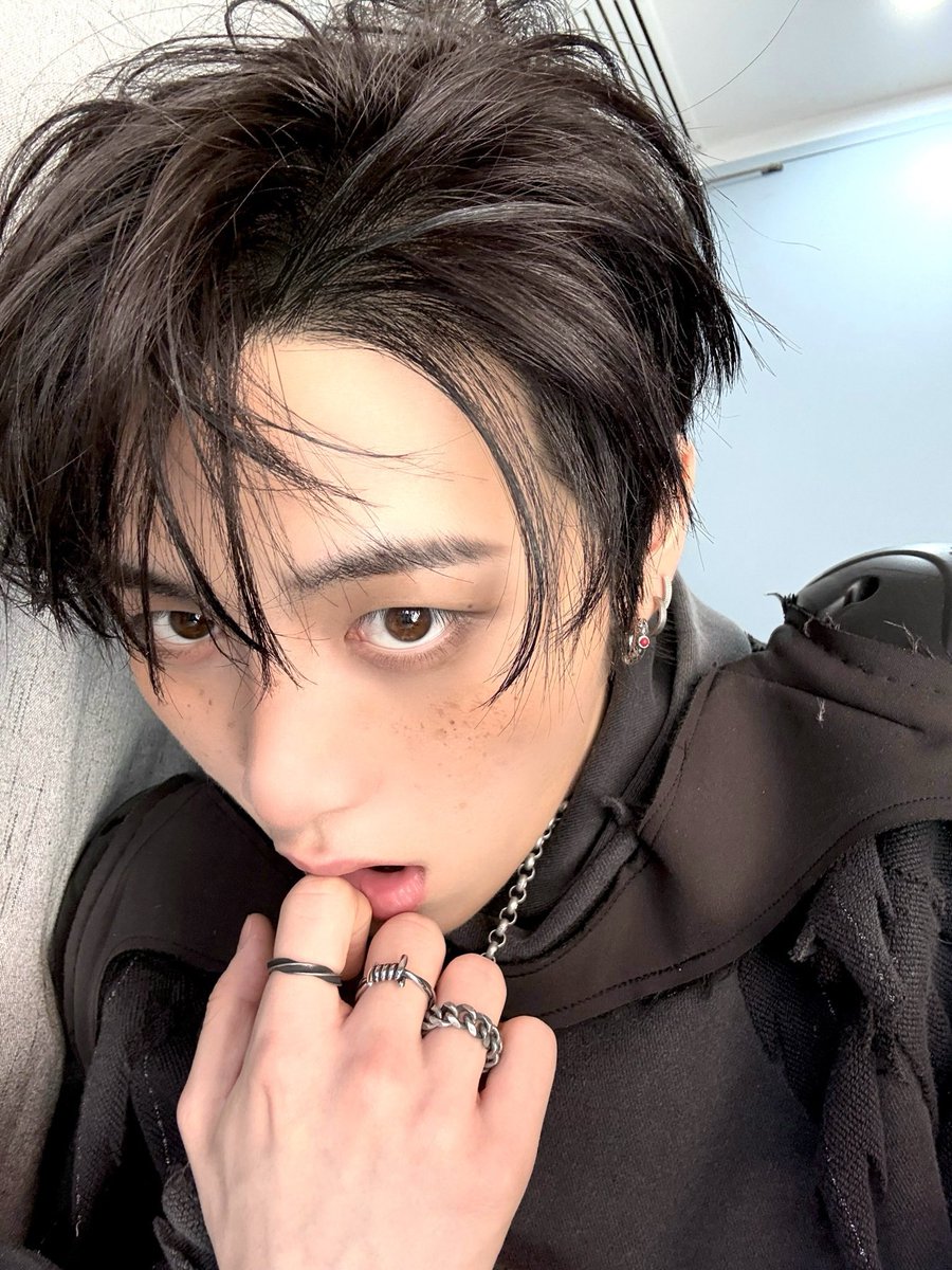 MYAO_04_'s tweet photo. 주근깨 너무 기욥다... 탯냐,, https://t.co/yRGEYIixgg