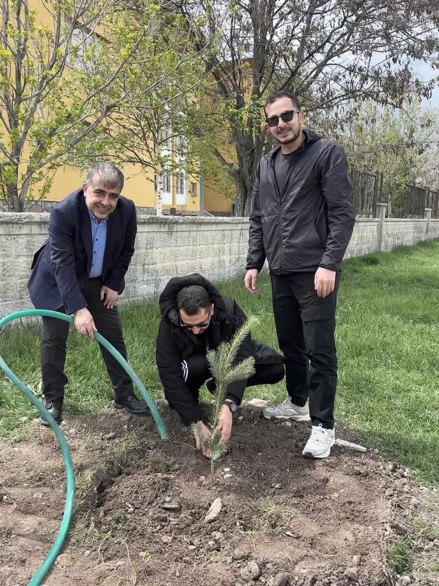ttsosyalblmler's tweet photo. Çevre koruma bilinci ve değerler eğitimi kapsamında düzenlediğimiz ortak kulüp etkinliğinde öğrencilerimiz; doğaya saygı, sorumluluk ve duyarlılık konularında farkındalık kazandı
@agrimem 
@hasan_kokrek 
@agrimemarge
@ErcanBulan04 
#çevrekoruma #değerlereğitimi https://t.co/fJ8AhwfaQv
