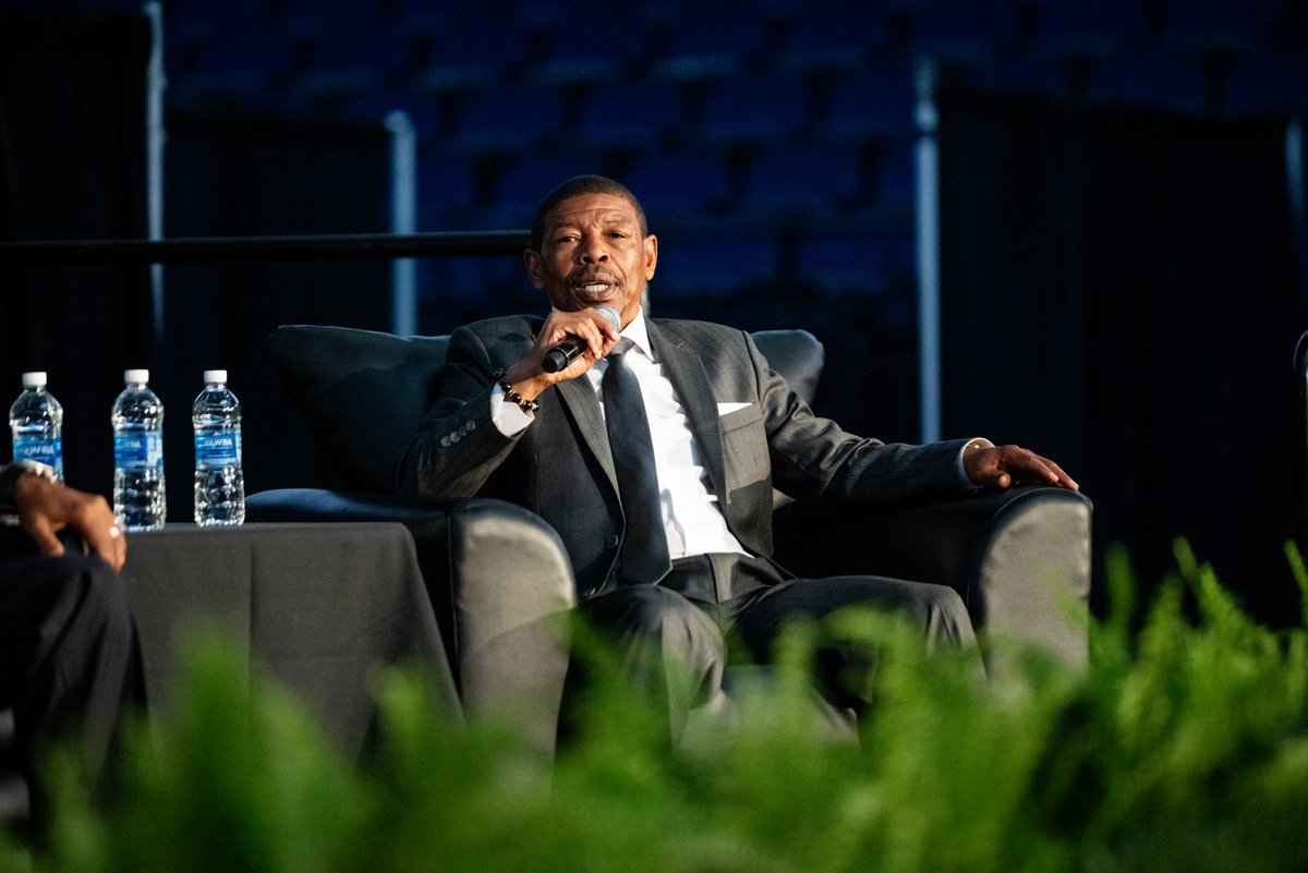 GSOSportCouncil's tweet photo. Thanks to former @hornets executive Fred Whitfield and star PG Muggsy Bogues for joining us at the 2026 Fred Barakat Sports Dinner!

Proceeds from the event benefitted the Greensboro Aquatic Center's Learn to Swim Program. https://t.co/XV9IsgNS35