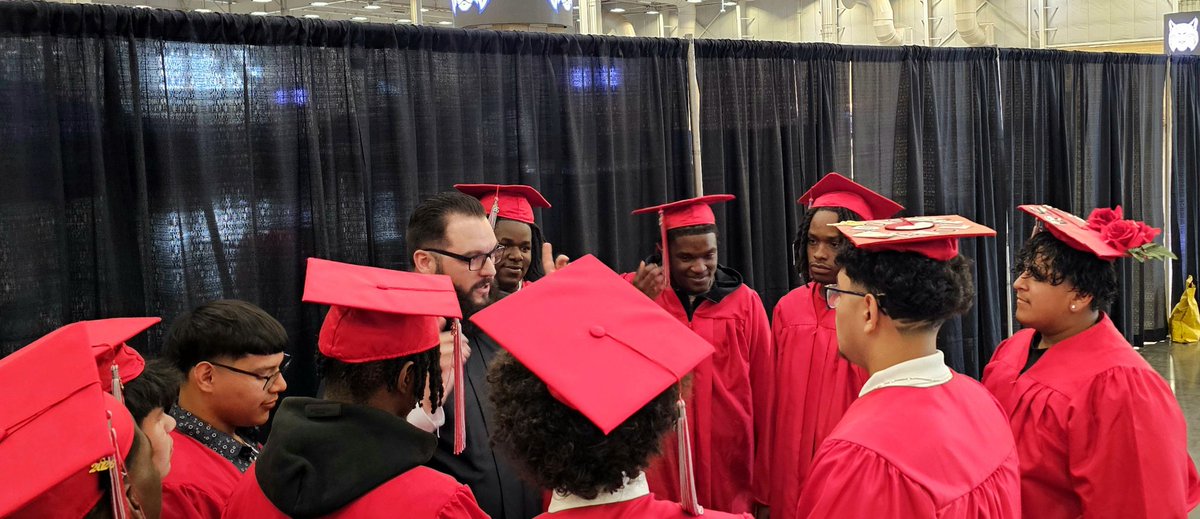 usghsfootball's tweet photo. Congratulations to the class of 2026 for walking across that stage last night! We are proud of each and and every one of these young men! Doesn't matter how many wins and losses, this is what it's all about!
 
#USGFootball #FightOn #GNation #NextPlayNextStep https://t.co/OJfSj1jXvE