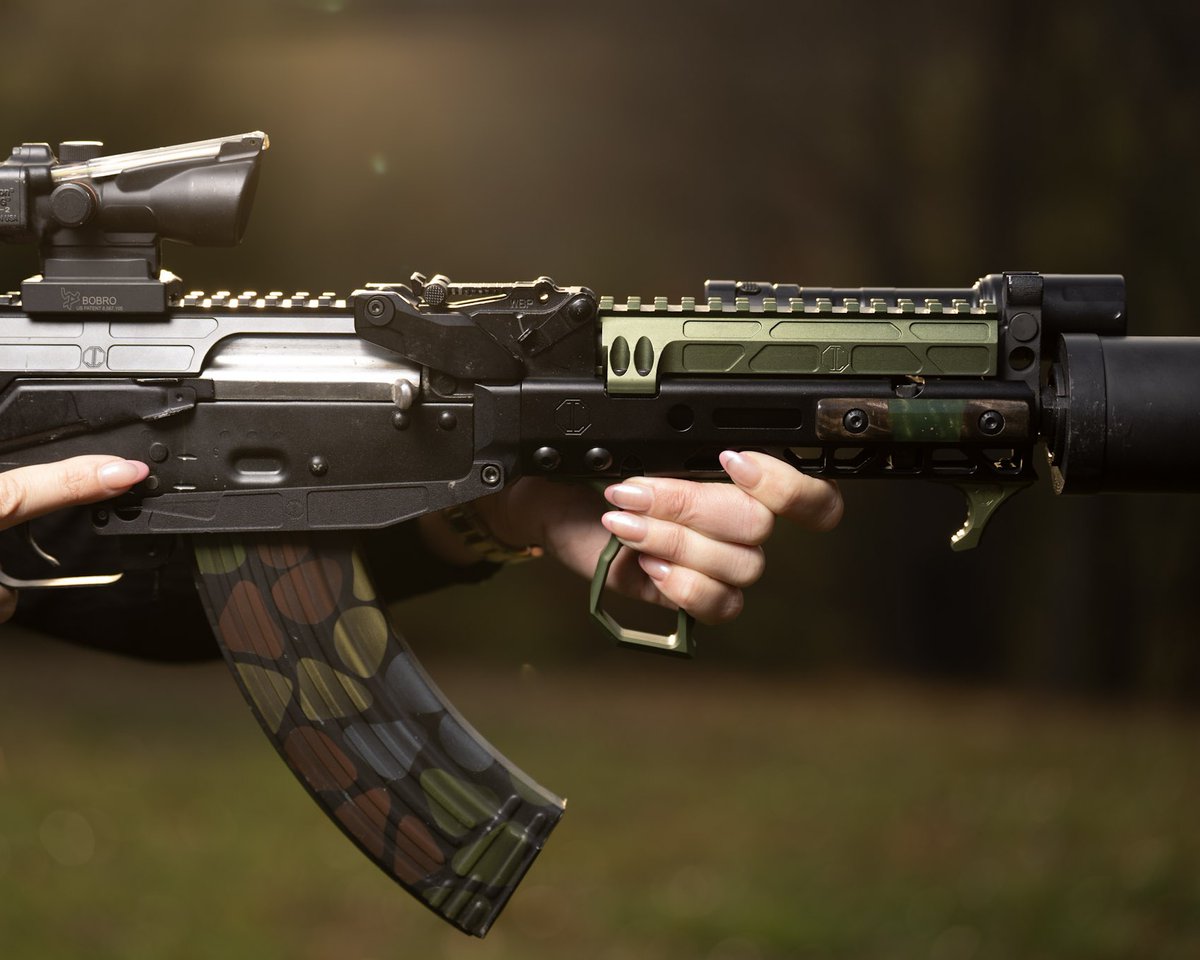 JMacCustoms's tweet photo. Midweek precision featuring the SFG and HRD combo. Lightweight, ergonomic, and built for total control. Why settle for basic when you can have the best?

Check your 📥 for the deetz! https://t.co/07kNoZ5rm2