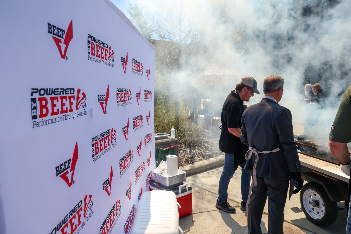GovArmstrong's tweet photo. Weather’s nice - enjoy some beef today.

Thanks to ND Beef Commission for helping start summer off right, serving beef to state employees at the Capitol.

#BeefMonth https://t.co/aIxbAhf2Mm