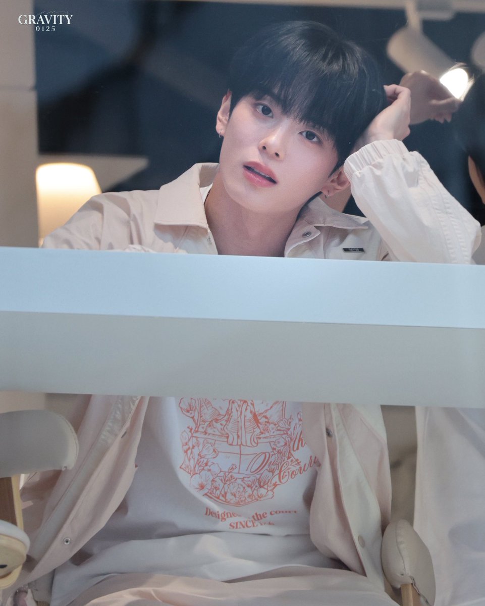 𝑮𝑹𝑨𝑽𝑰𝑻𝒀 tweet media